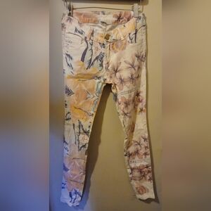 PullandBear Floral Print Pants with Pastel Colors